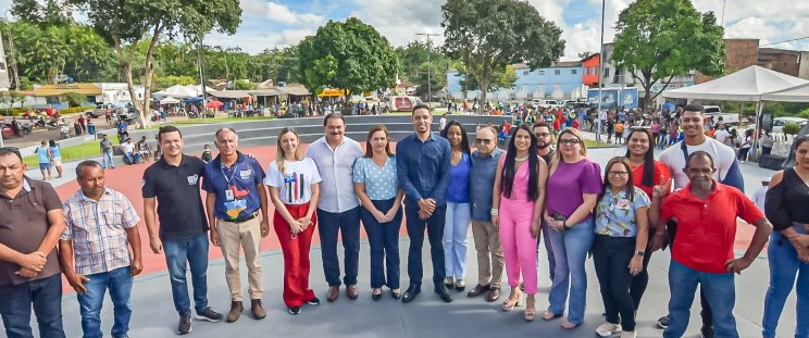 Governo do Estado entrega praça em Presidente Juscelino