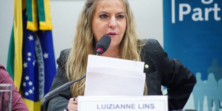 Comissão de Direitos Humanos inicia votações com discussão acalorada