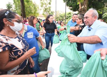 Câmara entrega 2 toneladas de peixe para servidores e público externo em alusão à Semana Santa