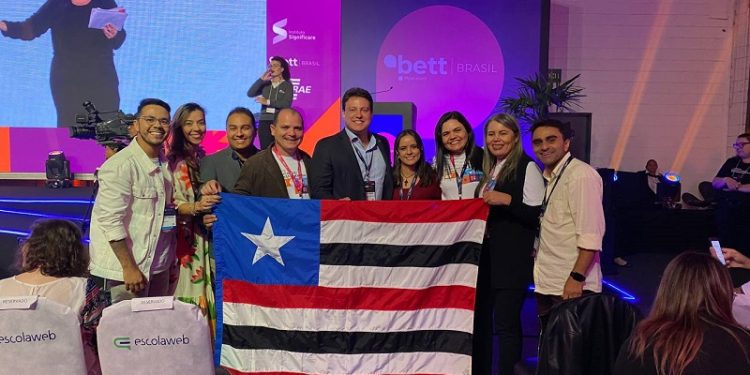 Felipe Camarão prestigia Prêmio Educador Transformador, em São Paulo, e parabeniza professores do Maranhão