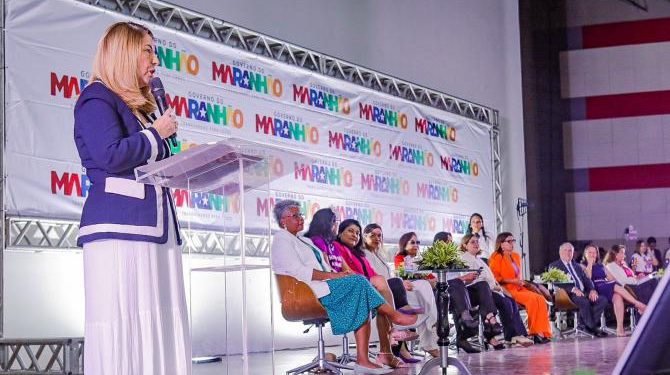 Iracema Vale fala de potencialidades e protagonismo feminino em Fórum de Políticas Públicas para Mulheres