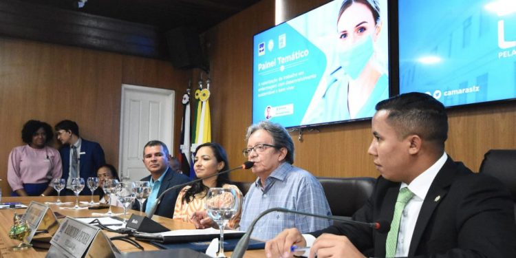 Câmara realiza painel temático em alusão à Semana Brasileira de Enfermagem