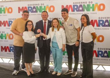 Durante entrega de ambulâncias, Iracema Vale reitera parceria com governo para fortalecimento da saúde