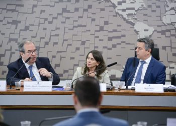 Conselho de Comunicação do Congresso defende regulamentação urgente da inteligência artificial