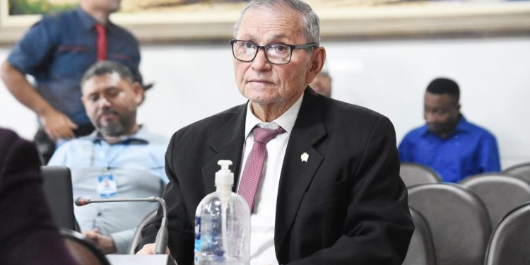 De autoria de Chico Carvalho, Câmara aprova projeto de lei que institui auxílio para crianças e adolescentes que perderam os pais para o Covid