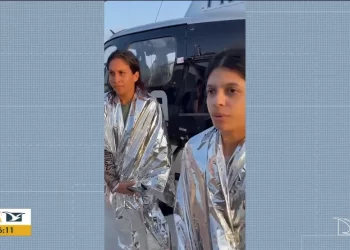 Três jovens são resgatados após ficarem ilhados em praia em São Luís