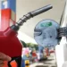 Preço da gasolina diminui; diesel aumenta para distribuidoras