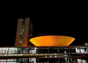 Congresso lembra Dia da Consciência Negra com iluminação especial