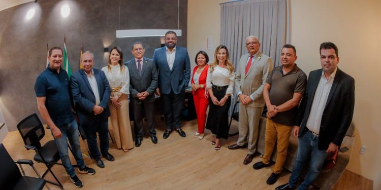 Presidente da Câmara recebe nova diretoria da Associação do Ministério Público do Maranhão
