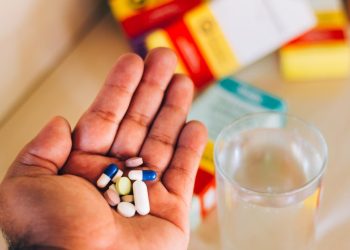 Projeto considera infração sanitária a publicação de texto que estimule a automedicação