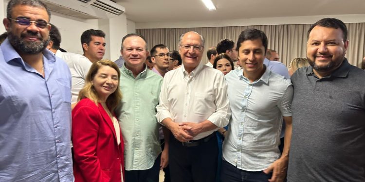 Paulo Victor e Brandão participam de grande ato de filiação do PSB no Ceará