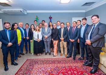 Iracema Vale recebe presidente da Petrobras e trata sobre exploração petrolífera da Margem Equatorial