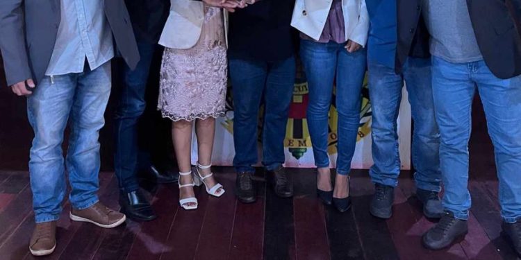 Anderson Wilker prestigia sessão da Câmara Municipal de Alcântara