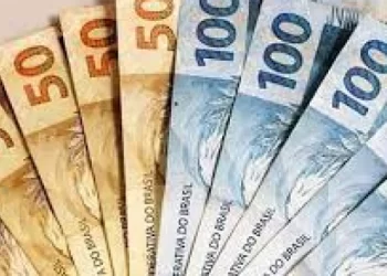 Governo propõe salário mínimo de R$ 1.502 em 2025