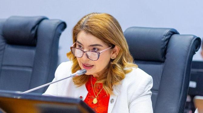 Sob liderança da presidente Iracema Vale, Assembleia aprova homenagens a movimentos sociais