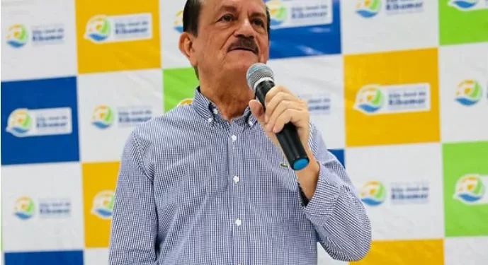 Sob suspeita de desvio de recursos, prefeito Julinho busca sair de vítima na mídia