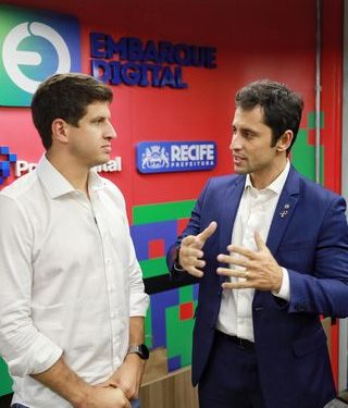 Duarte conhece projetos e troca experiências com João Campos em Recife