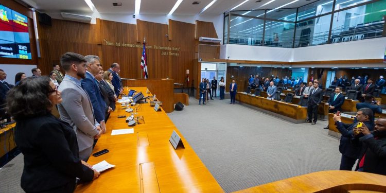 Assembleia Legislativa faz minuto de silêncio em homenagem ao jornalista Djalma Rodrigues