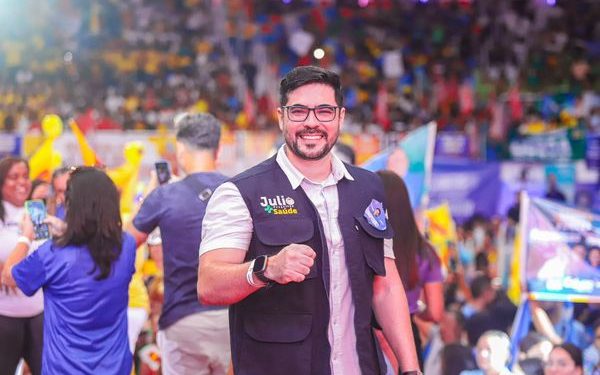 Na mega convenção realizada ontem (21) no ginásio Castelinho, Júlio Gonçalves teve sua candidatura a vereador de São Luís pelo Partido Liberal homologada, juntamente com o candidato a prefeito do PSB, Duarte Júnior