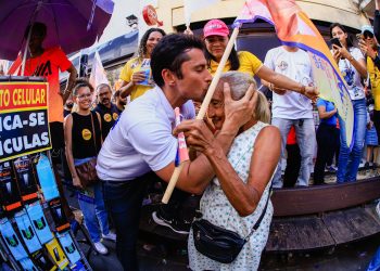 Duarte Júnior faz caminhada no Centro de São Luís