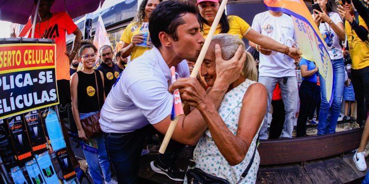 Duarte Júnior faz caminhada no Centro de São Luís