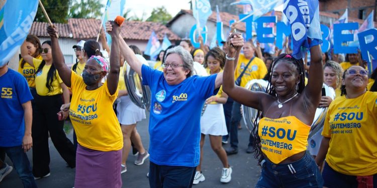 Dr. Gutemberg arrasta multidão de apoiadores pelas ruas do Coroadinho