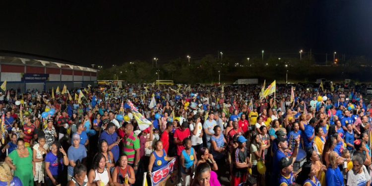 Cerca de 10 mil pessoas recepcionam Astro de Ogum e Duarte Júnior na Vila Palmeira