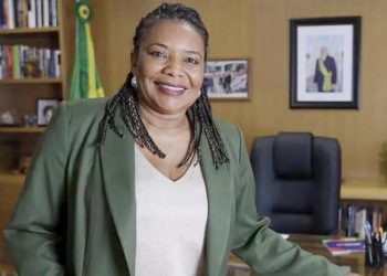 Ministra da Cultura traz axé e samba para abrir folia em São Luís
