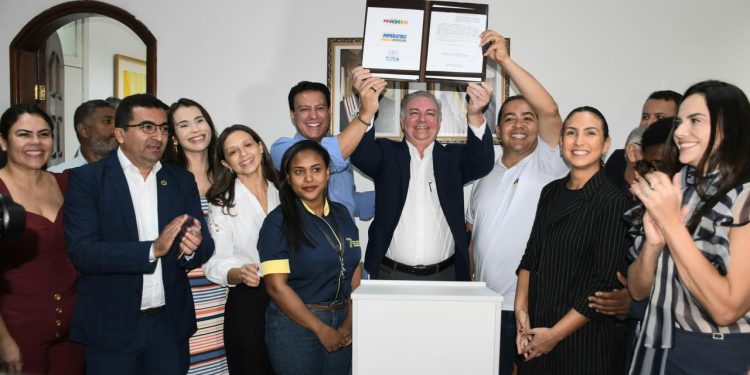 Vice-governador Felipe Camarão participa de assinatura do Termo de Cooperação para Regularização Fundiária em Imperatriz