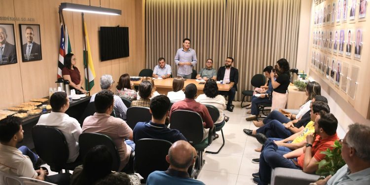 Felipe Camarão dialoga com classe empresarial de Imperatriz