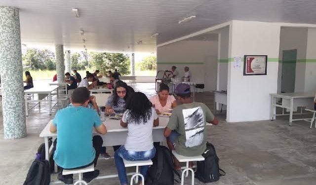 Denúncias do DCE forçam UFMA a agir, mas paralisação do R.U. deixa alunos desamparados