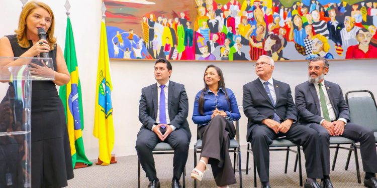 Iracema Vale prestigia posse dos novos defensores públicos do Maranhão