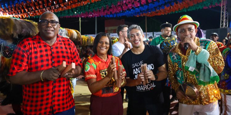 Deputado Osmar Filho celebra cultura popular em tradicional Encontro de Bois em Olinda Nova do Maranhão