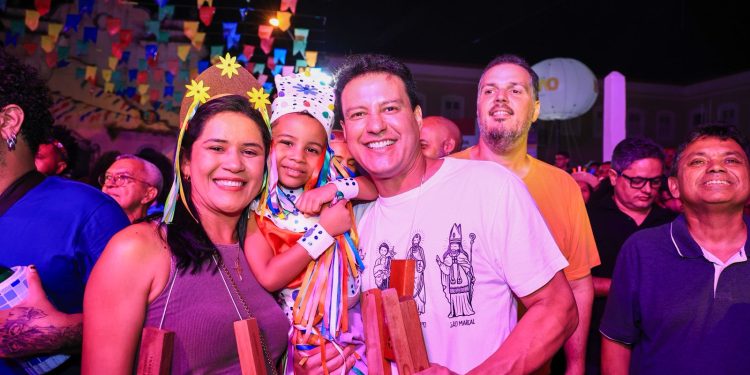 Felipe Camarão prestigia o São João 2025 e exalta a força da cultura maranhense