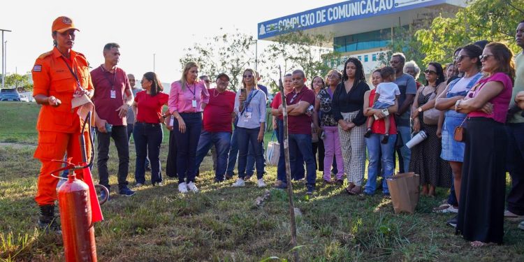 Comerciantes que atuarão no Arraial da Assembleia recebem treinamento de combate a incêndio