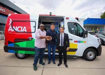 Osmar Filho entrega ambulância e reafirma compromisso com municípios maranhenses