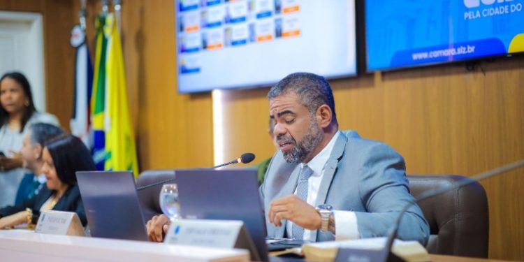 Projeto de Paulo Victor quer regulamentar elevadores, escadas rolantes e outros transportes verticais em São Luís