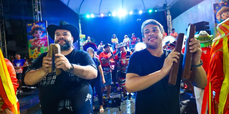 Osmar Filho participa da Festa de São Pedro em Primeira Cruz e enaltece cultura popular maranhense