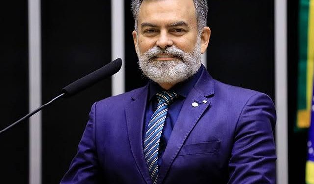 Allan Garcês rebate críticas de grupos de direita e defende trajetória política