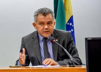 Sucessão estadual: Cleber Verde desconcerta aliados ao exaltar pré-candidatura de Camarão