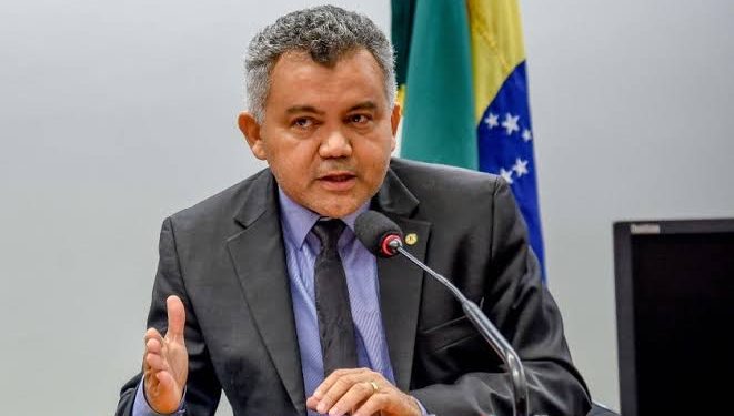Sucessão estadual: Cleber Verde desconcerta aliados ao exaltar pré-candidatura de Camarão