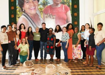 Felipe Camarão reafirma apoio às quebradeiras de coco e destaca importância do babaçu para o Maranhão