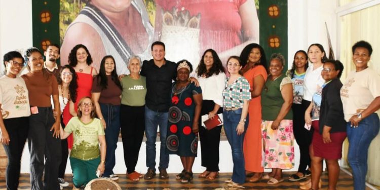 Felipe Camarão reafirma apoio às quebradeiras de coco e destaca importância do babaçu para o Maranhão