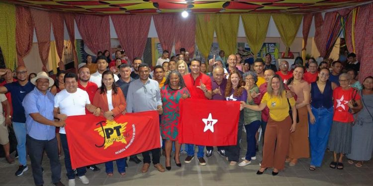 Felipe Camarão participa da posse do Diretório Municipal do PT em São José de Ribamar