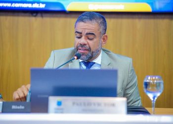 Presidente Paulo Victor propõe programa de ouvidorias nas escolas