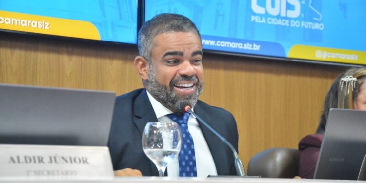 Paulo Victor propõe projeto de lei para criação do Programa Escola Segura