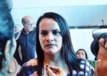 Prefeita Cristianne Varão é cobrada por transparência após série de contratos suspeitos