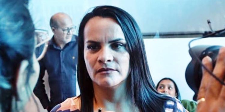 Prefeita Cristianne Varão é cobrada por transparência após série de contratos suspeitos