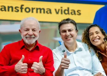 Lula lança Carteira Nacional Docente e anuncia novas universidades em evento do Dia do Professor