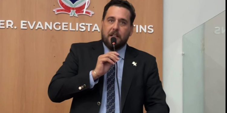 Daniel Barros acusa esquema na educação municipal e questiona uso do Fundeb em Caxias